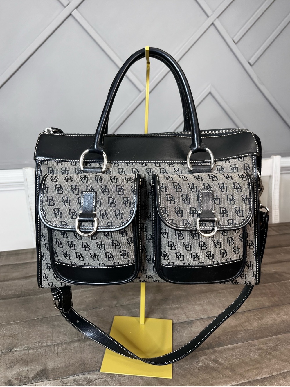 Dooney & Bourke DB Purse
Vintage Large Double
Pocket Tote Black Signature - Picture 2 of 12